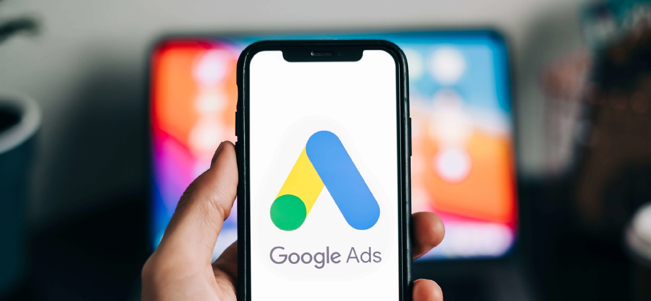Téléphone avec le logo Google Ads