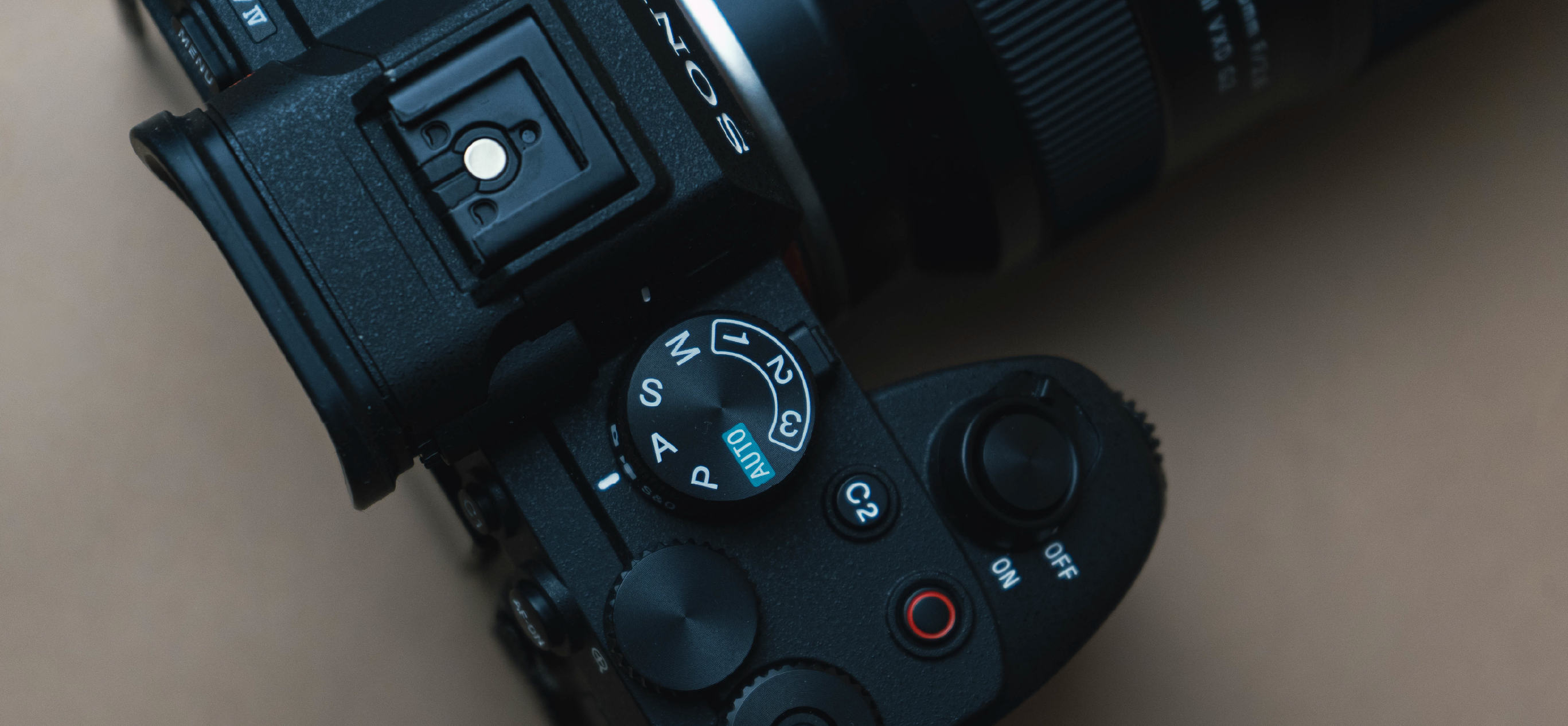 Vue de haut d'un appareil photo